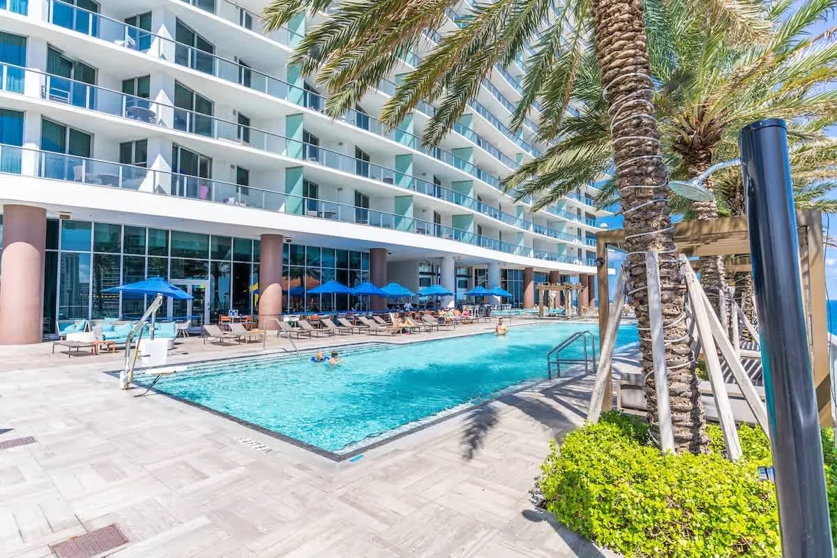 Infinity Pool | Ocean view | Resort Amenities | 9th Floor
