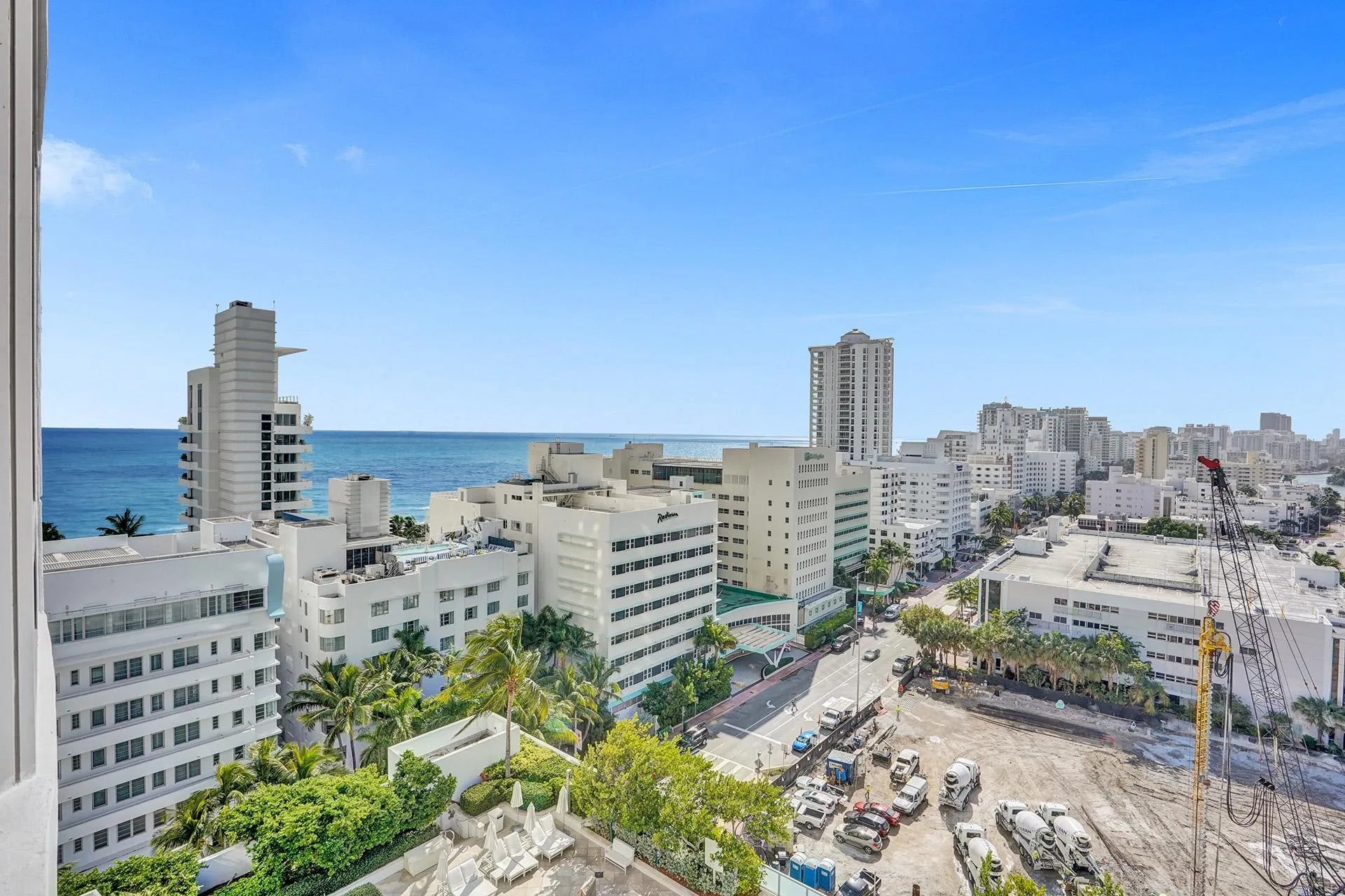 Bay View 1BR | Full Kitchen, W/D & 2 Baths