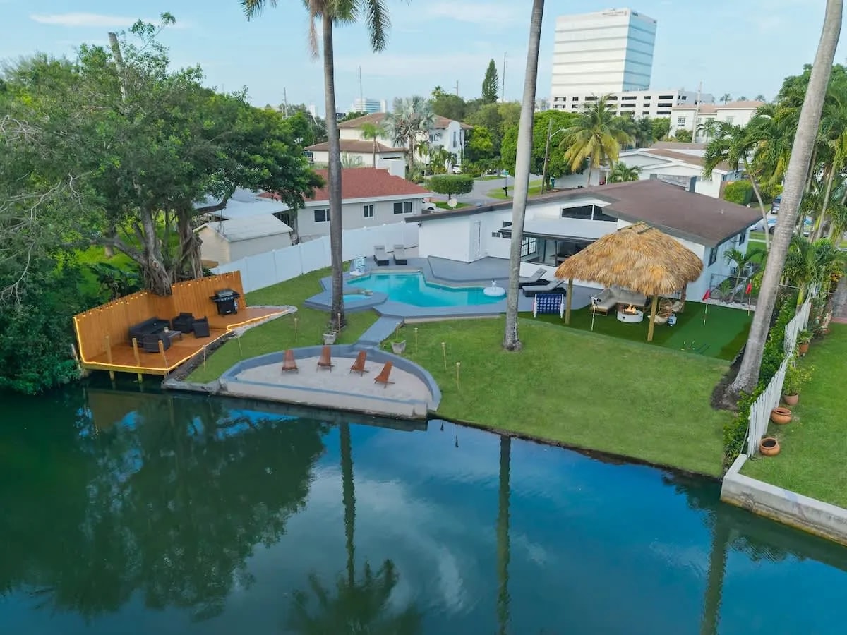 Waterfront House  Arcades, Tiki & Firepit, Golf