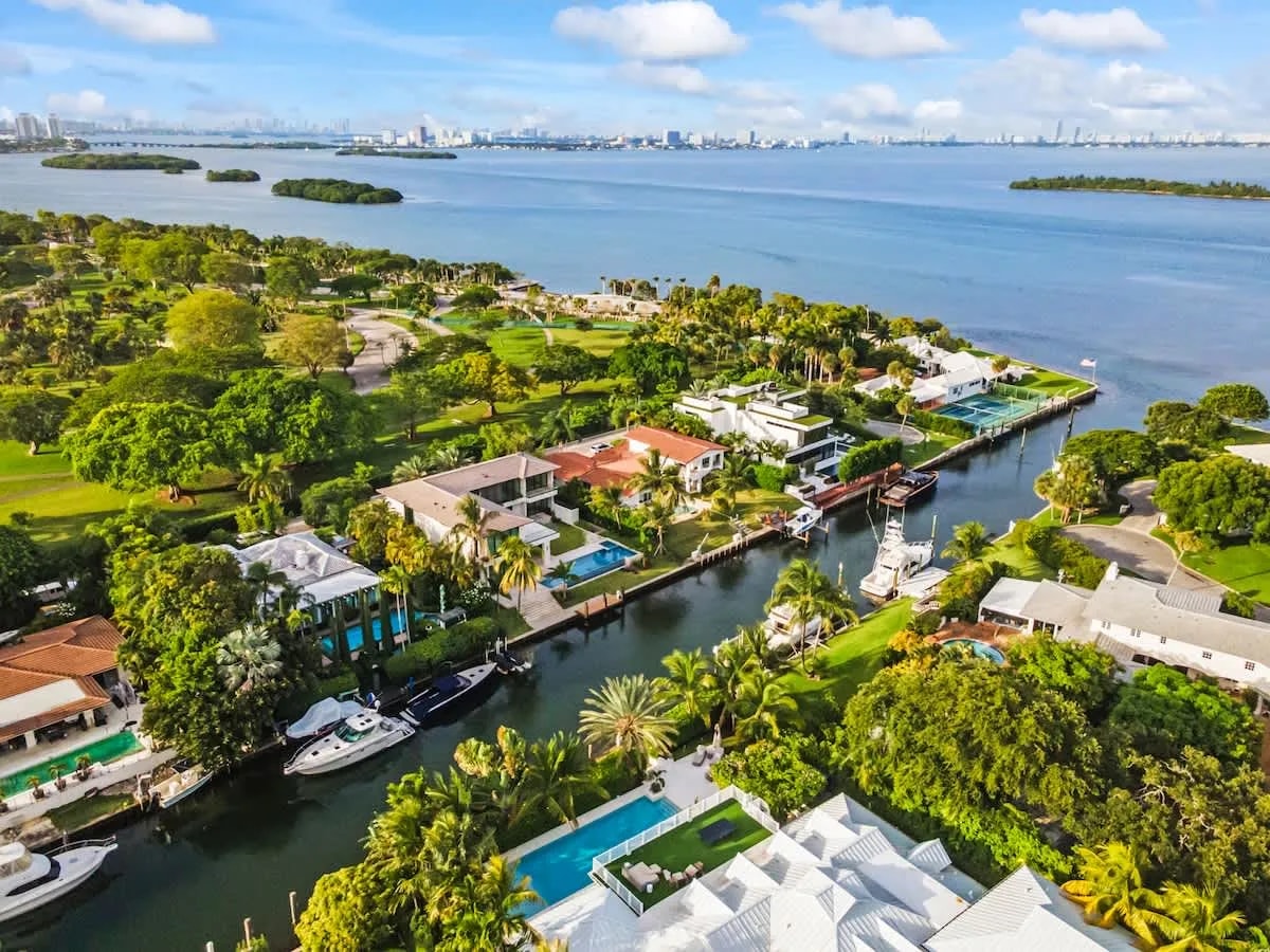 Luxurious Miami Waterfront Gateaway  A Location