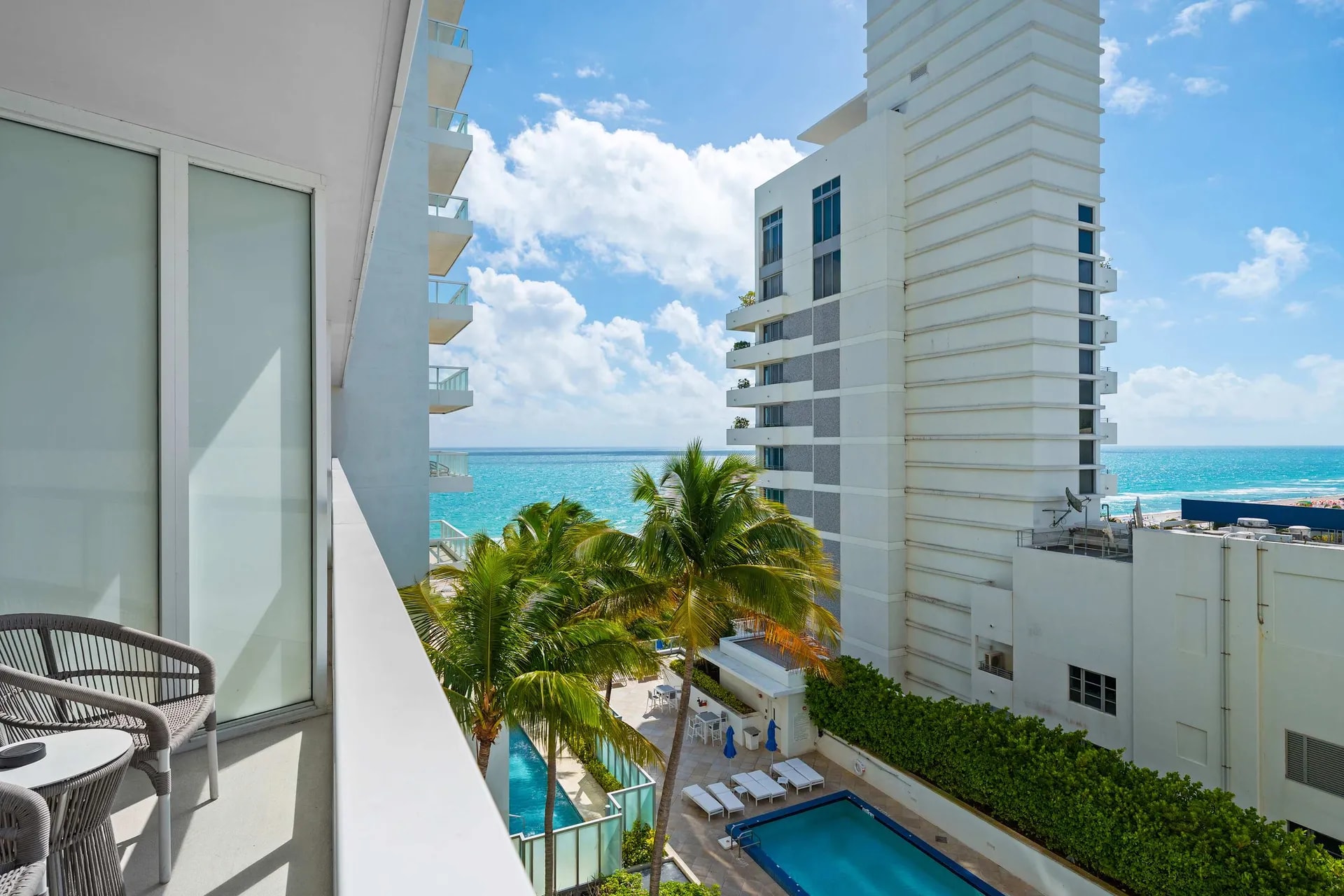 FontaineBleau Suite Stunning City & Ocean Views