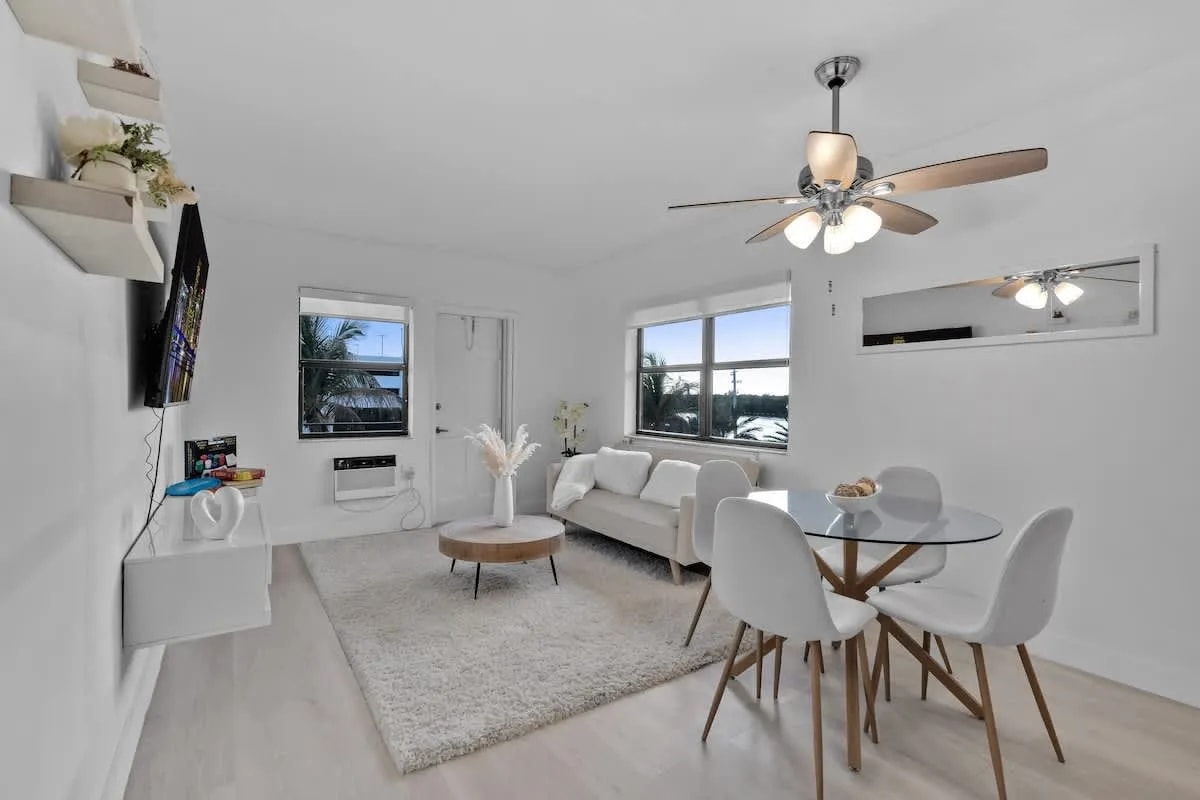 Beachfront Apt w/ Pool & Free Parking