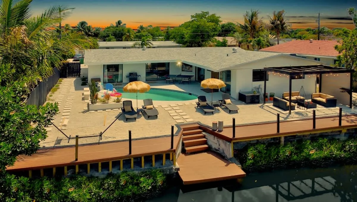 Lakefront Miami Villa w/ Heated Pool, Near Beach